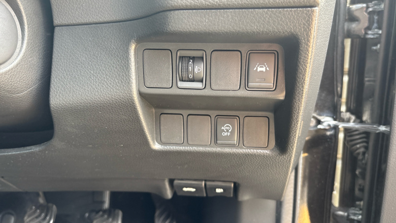Nissan Qashqai 1.2 DiG-T N-Connecta 5dr Petrol Hatchback